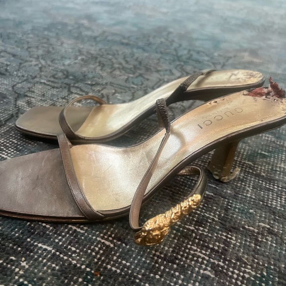Gold Gucci Heels with gold embellishment size 40.5 - Picture 3 of 3